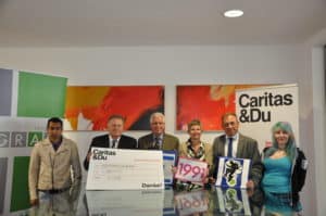 Foto: Caritas, Bildunterschrift: v.l.n.r.. tag.werker Ibrahim, Vorstandsvorsitzender Dipl.-Ing. Wolfgang Malik, Caritasdirektor Franz Küberl, Vorstandsdirektorin Mag.a Barbara Muhr, Vorstandsdirektor Mag. Dr. Wolfgang Messner und tag.werkerin Maria