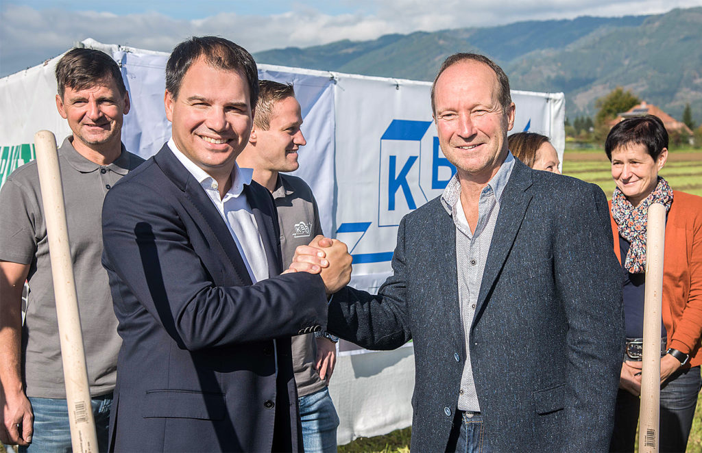 LH-Stv. Michael Schickhofer und KBG-Geschäftsführer Ernst Sattler (v.l.) beim Spatenstich in Spielberg. © Bilder: Land Steiermark/Bektaš;