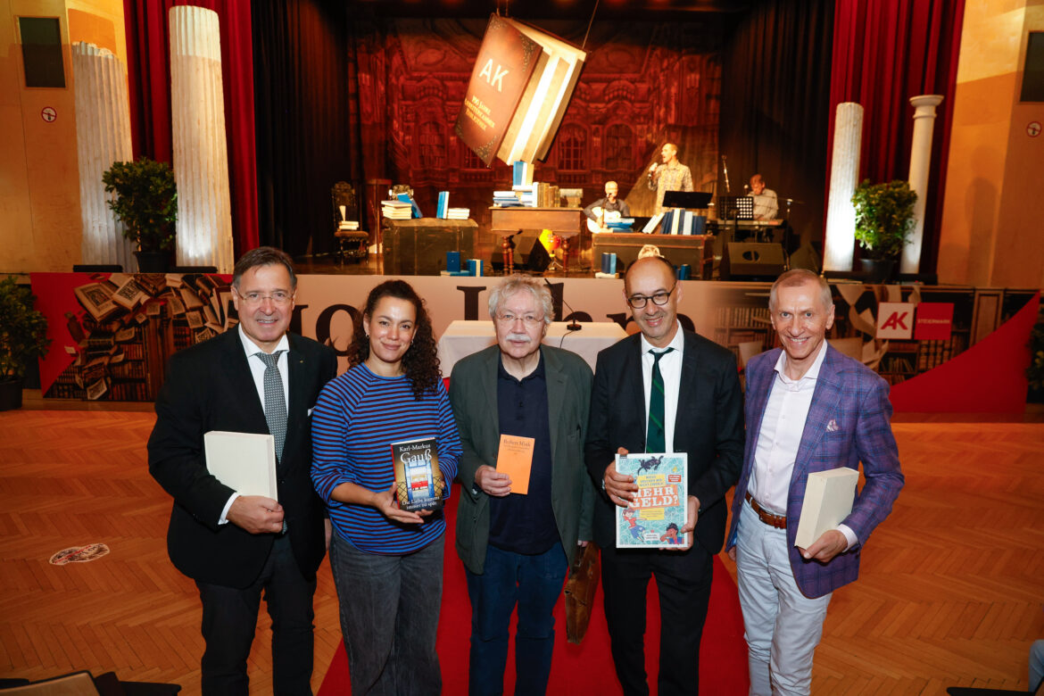 Gäste der Jubiläumsfeier zum 100-jährigen Bestehen der AK-Bibliothek in Graz