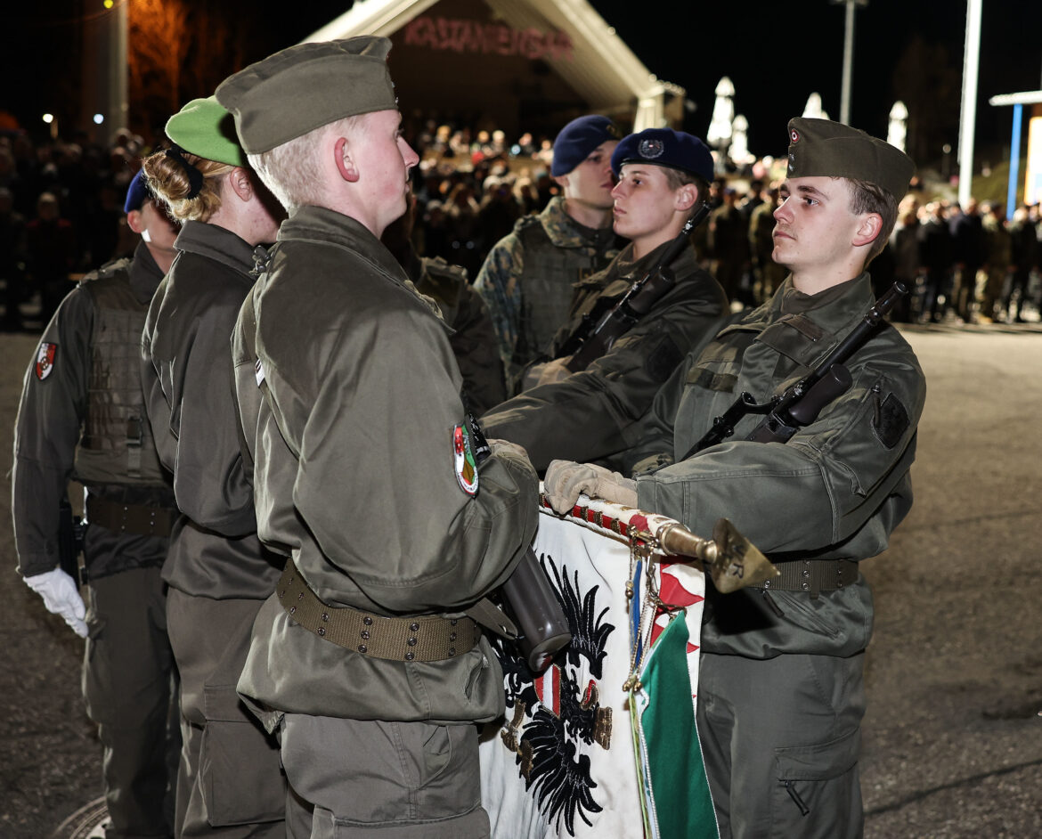 Rekrutinnen und Rekruten des Bundesheeres leisten in Sankt Georgen am Kreischberg ihr Treuegelöbnis
