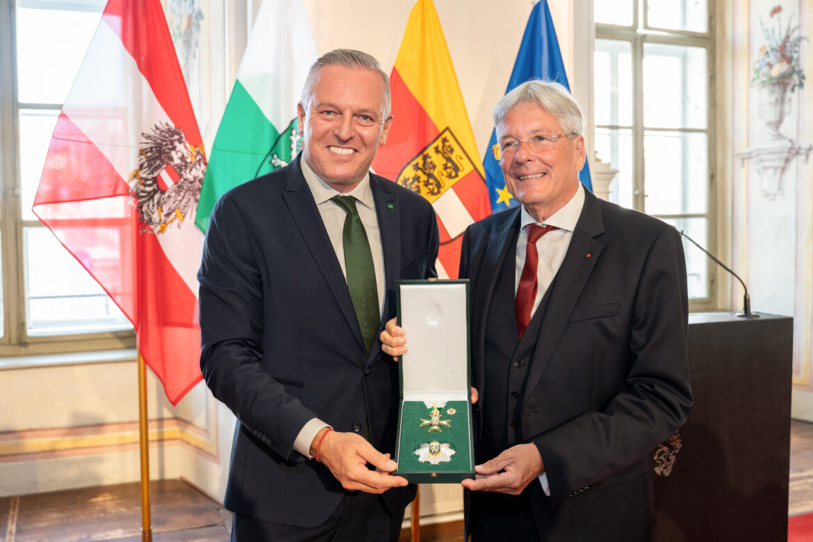 Mario Kunasek und Peter Kaiser mit dem Großen Goldenen Ehrenzeichen des Landes Steiermark mit dem Stern