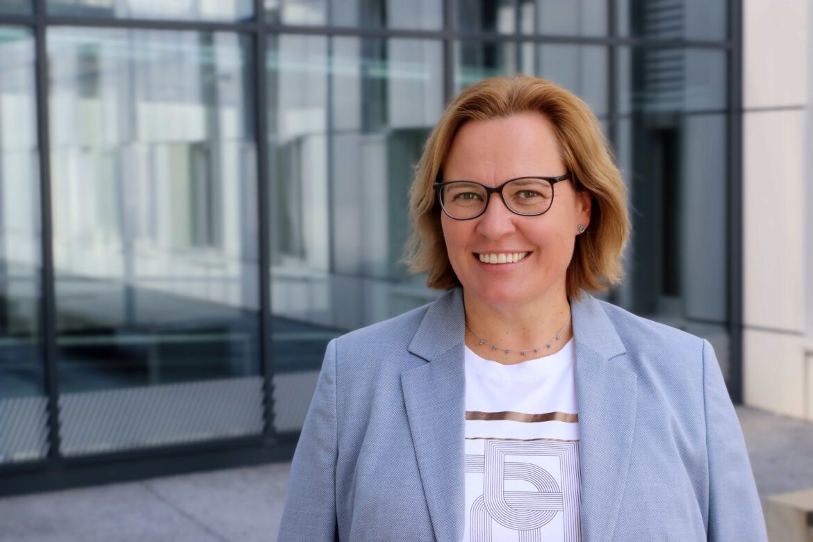 Gerhilde Schüttengruber von der Med Uni Graz begleitet die Ausstellung zu Demenz-Risikofaktoren