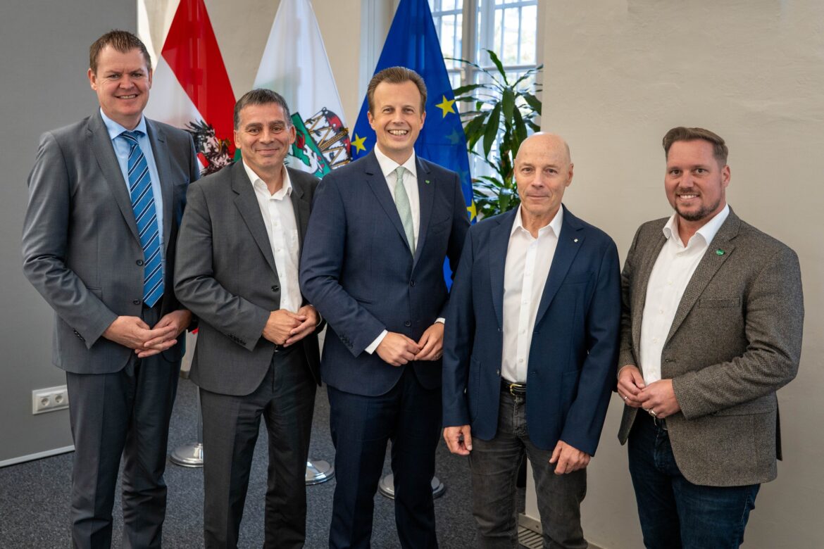 Ulf Drabek, Peter Umundum, Karlheinz Kornhäusl, Erich Schaflinger und Marco Triller bei der Vorstellung der neuen KAGes-Spitze.