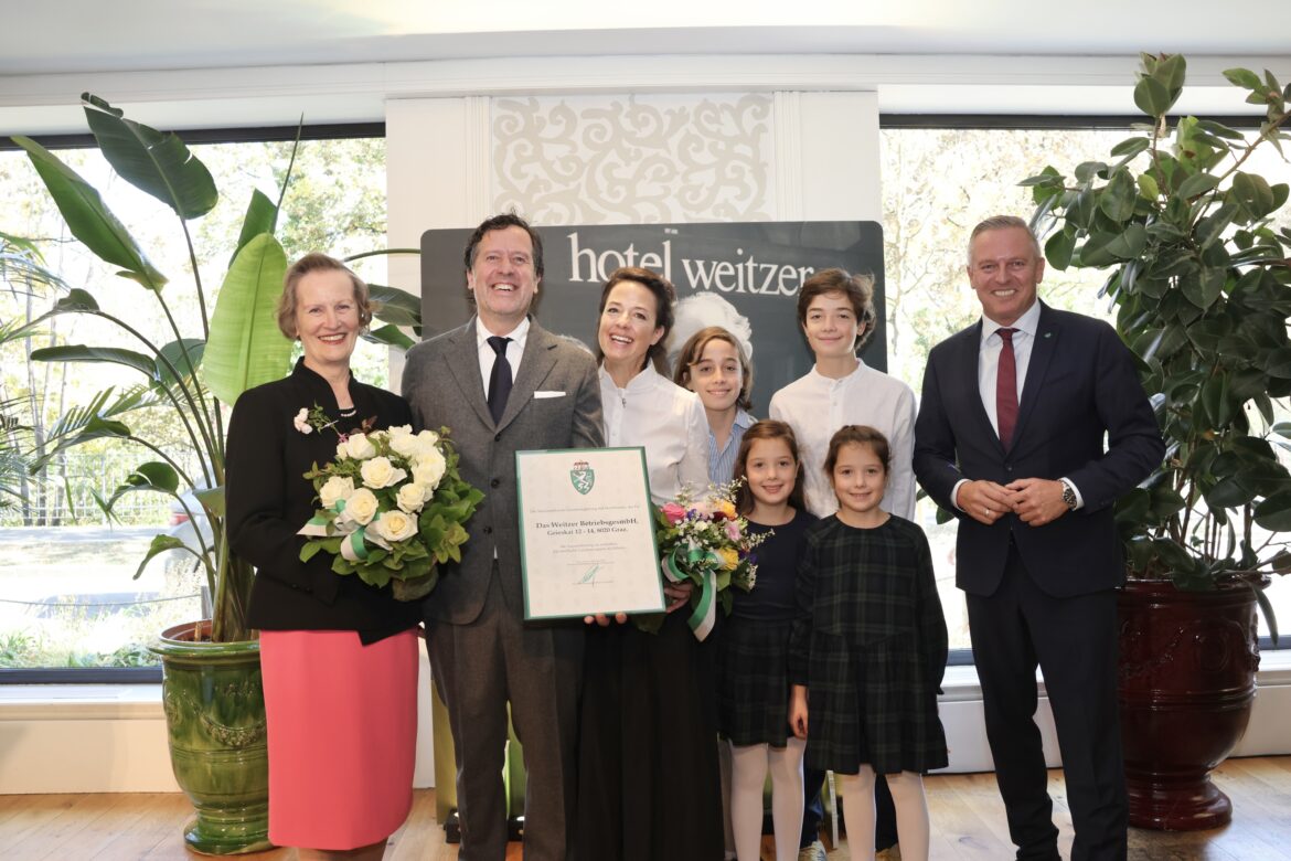 Übergabe des Steirischen Landeswappens an die Familie Weitzer im Hotel am Grazer Grieskai