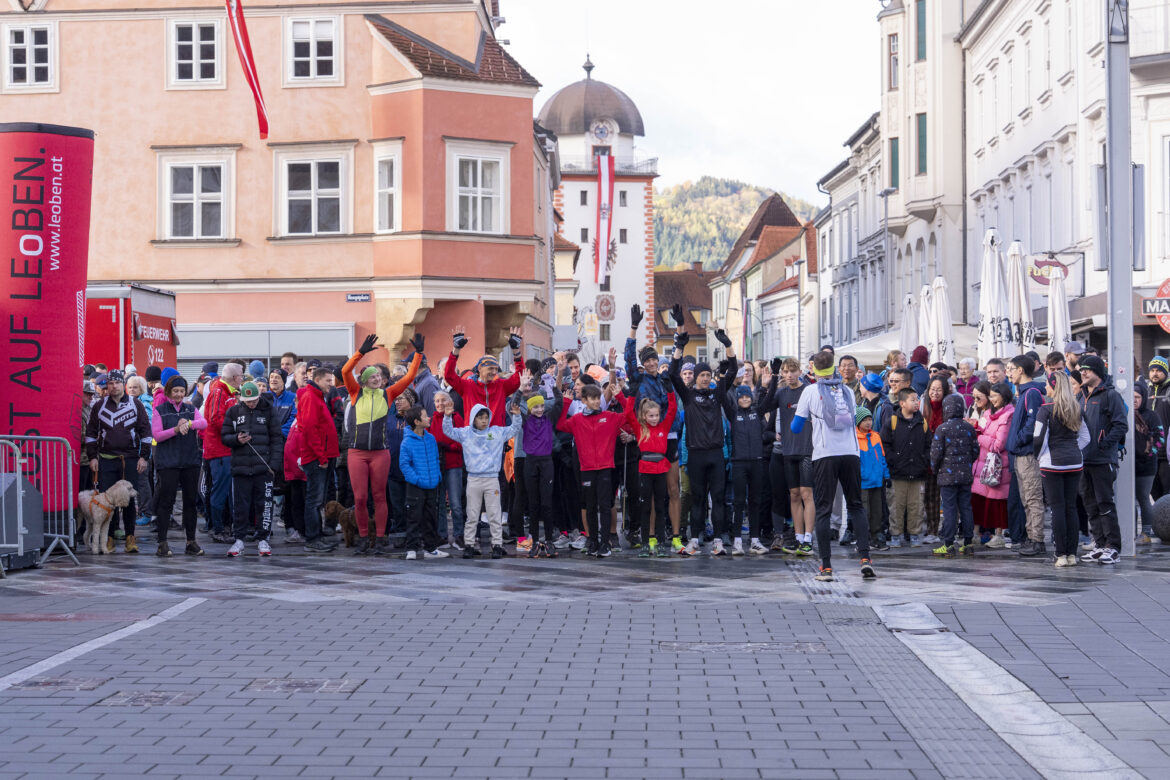 Viele Teilnehmerinnen und Teilnehmer beim Leobener Fitmarsch 2026