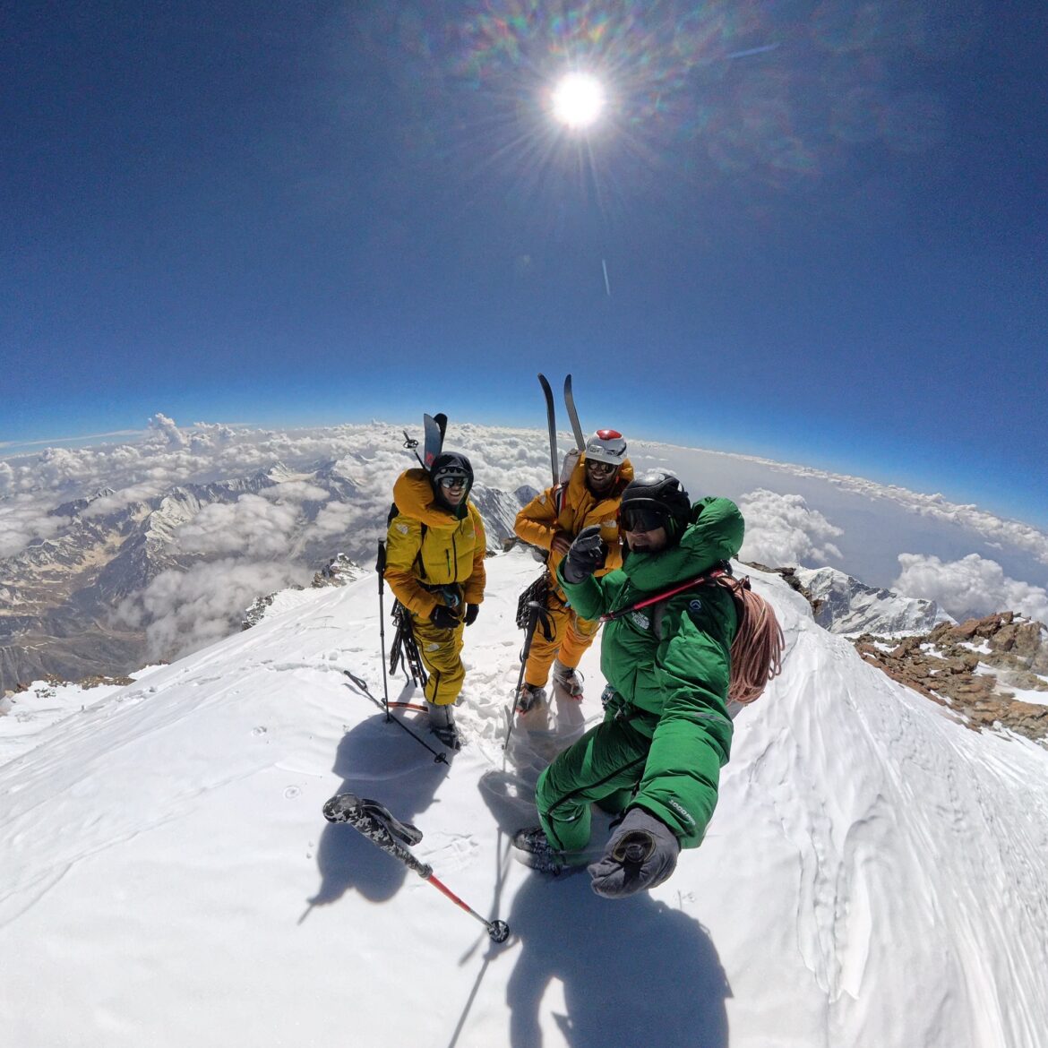 David Göttler beim Gleitschirmflug über dem Nanga Parbat im Film „Nanga Parbat – Echoes of Sisyphus“