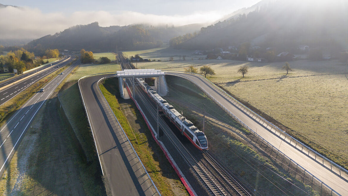 Neue Überfahrtsbrücke über die Bahnstrecke Bruck an der Mur–Leoben bei Niklasdorf-Foirach