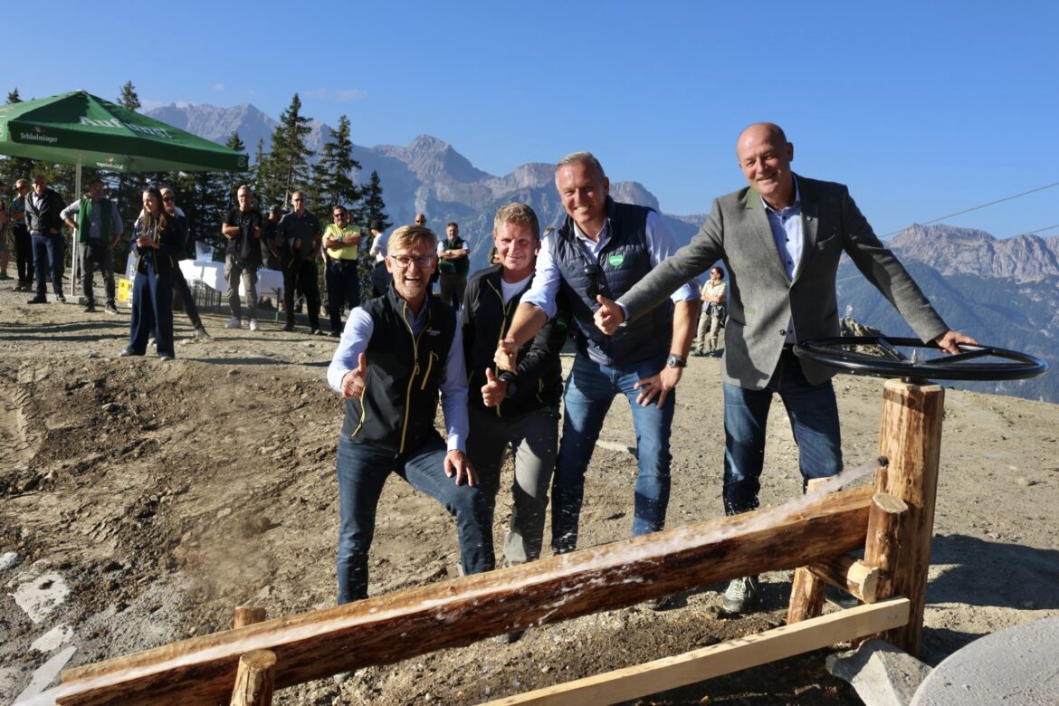 Der erweiterte Speicherteich Bruckmoos auf der Planai bei der Eröffnung am 30. September 2026.