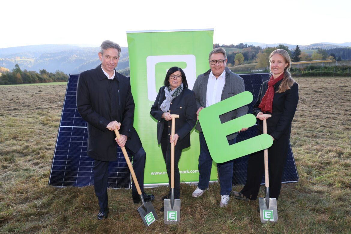 Werner Ressi, Maria Fischer, Martin Graf und Doris Wolkinger beim Spatenstich für den Solarpark in Spital am Semmering