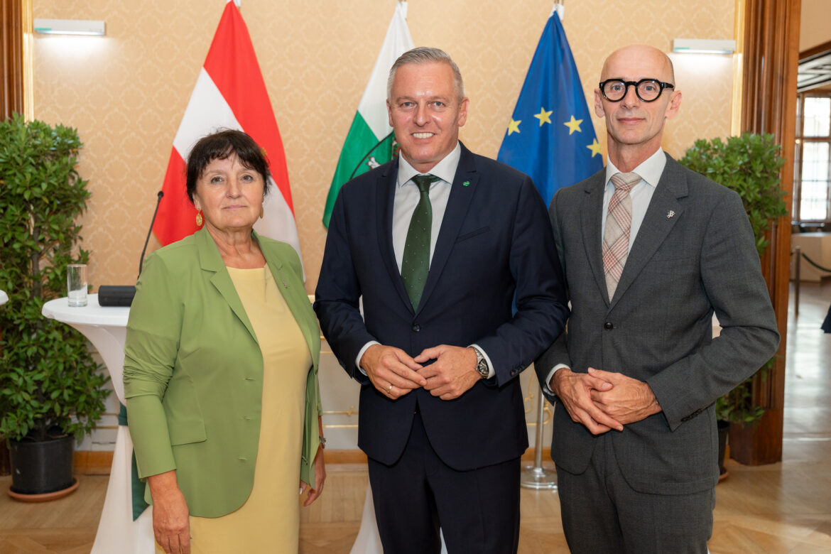 Manuela Khom, Mario Kunasek und Willibald Ehrenhöfer bei der Präsentation des Budgetentwurfs 2027.