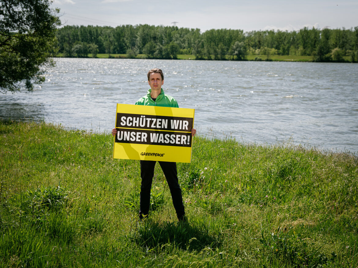 Sebastian Theissing-Matei, Wasserexperte von Greenpeace Österreich