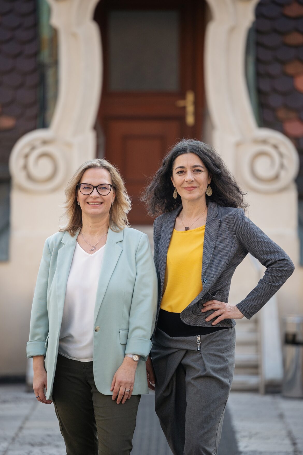 Veronika Nitsche und Sandra Krautwaschl auf dem zum Aktionstag Girls in Politics bereitgestellten Pressefoto